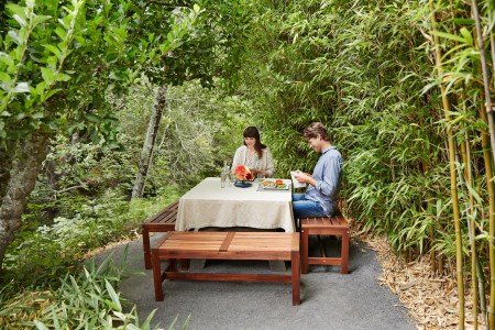 Couple at lunch in Osmosis garden